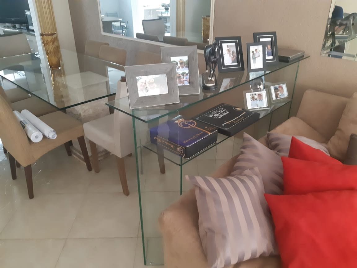 Mesa e aparador de vidro